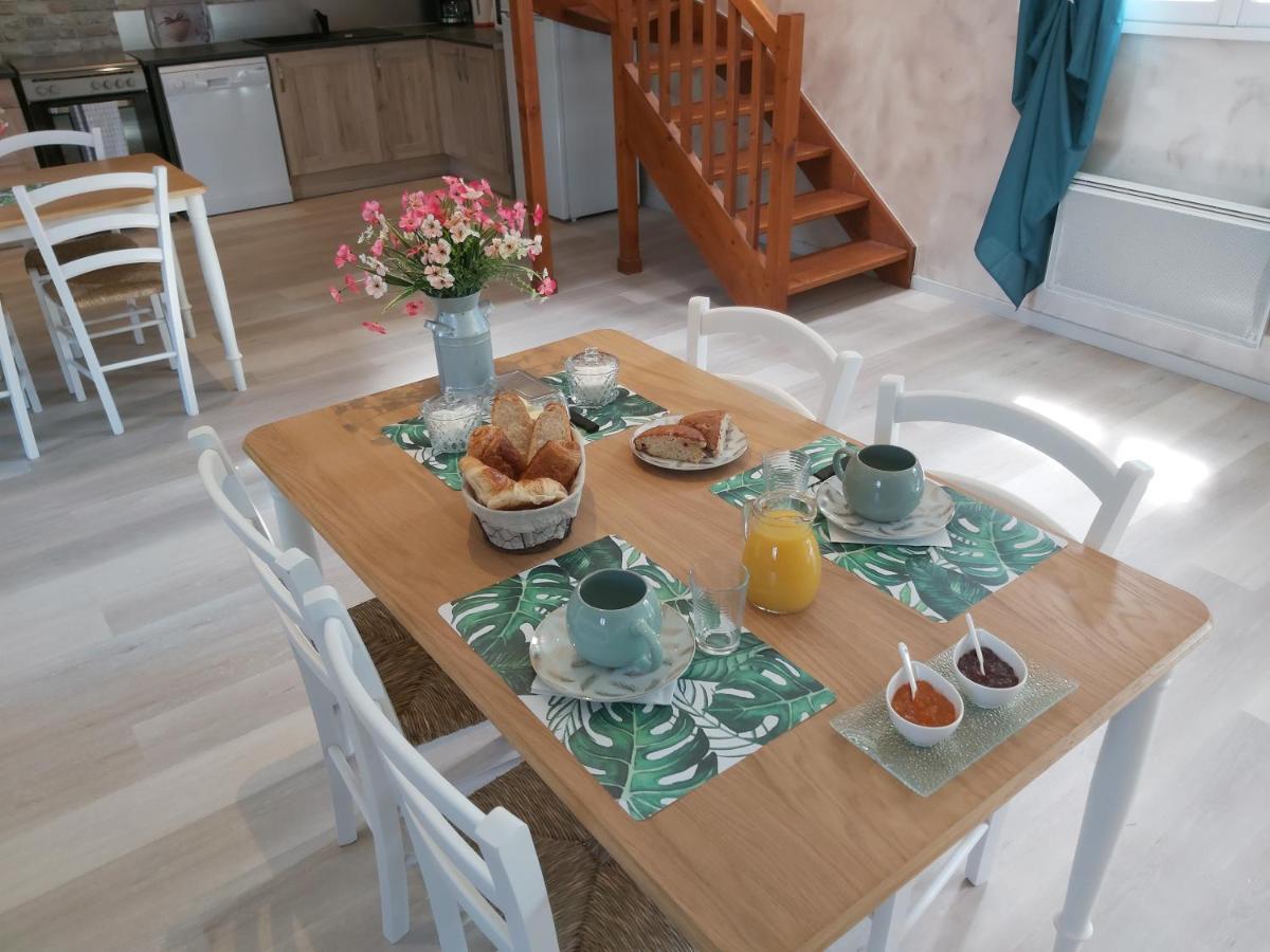 Le Bonheur Des Plumes Acomodação com café da manhã Montmartin-en-Graignes Exterior foto